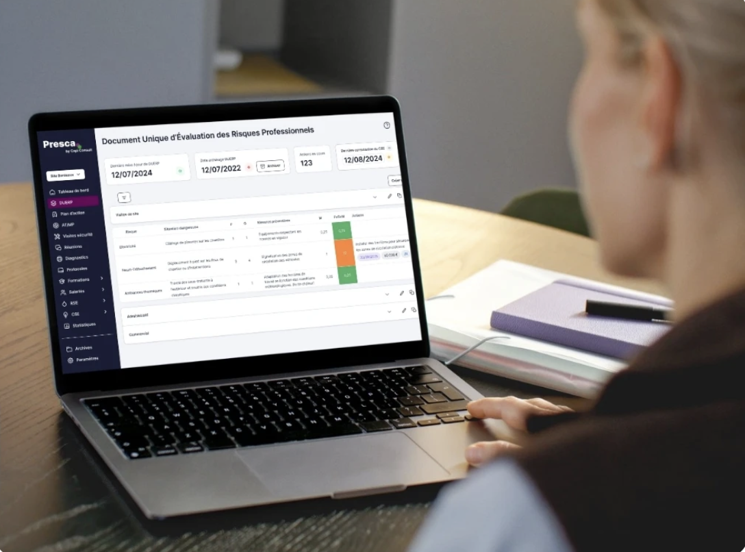 Capture d’écran 2025-11-26 à 09.05.45 personne devant son écran d'ordinateur avec le logiciel DUERP